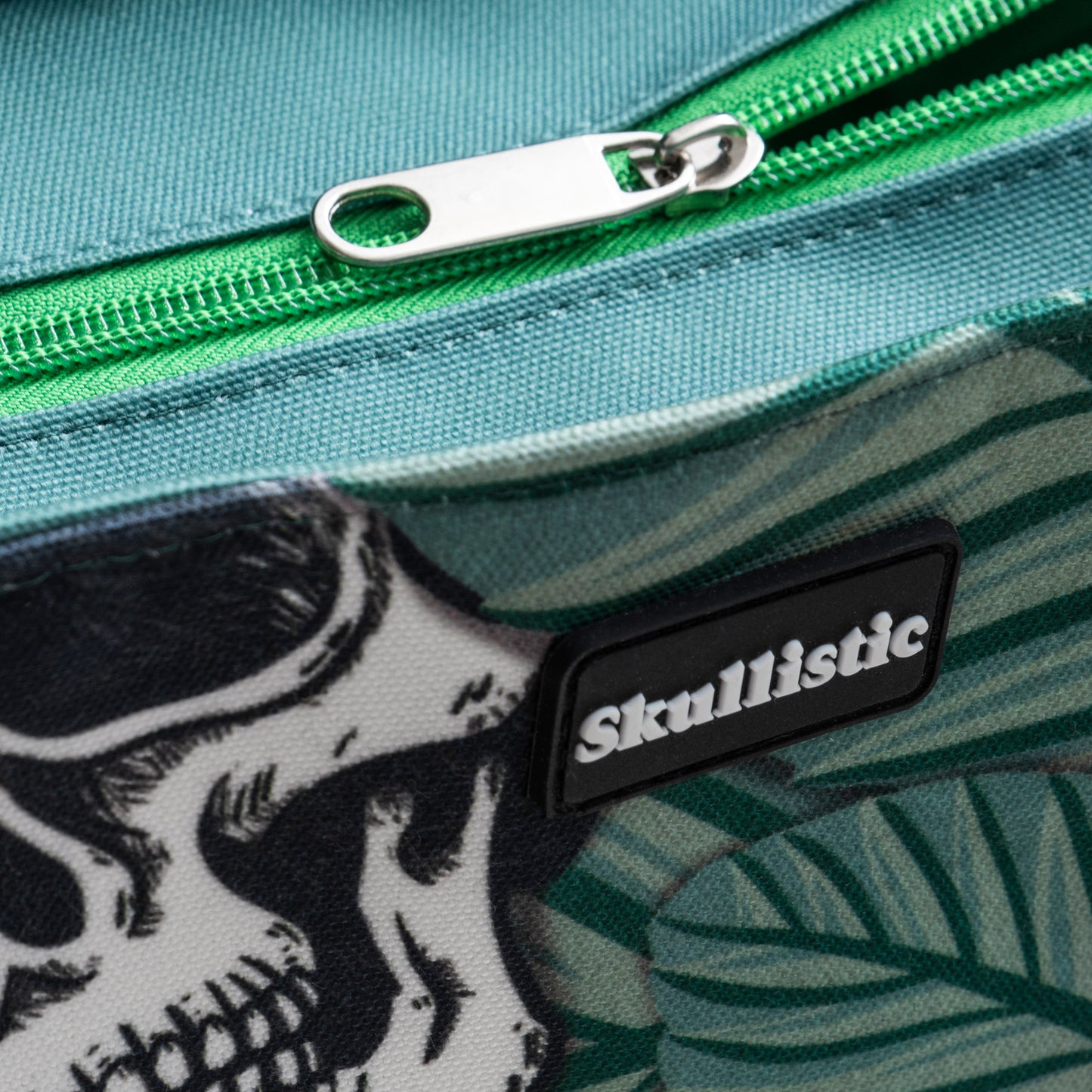 Tropic Skulls Shoulder Beach Bag