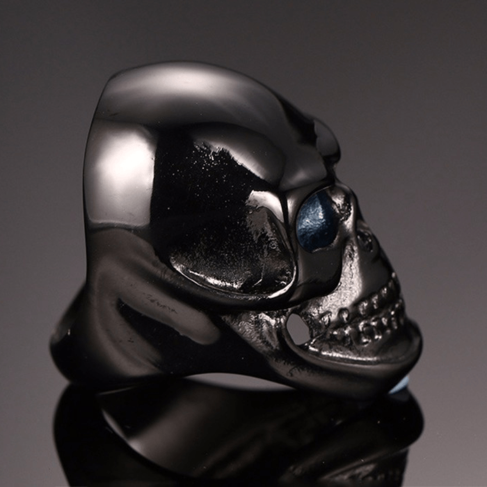 Black Gothic Skull Ring side