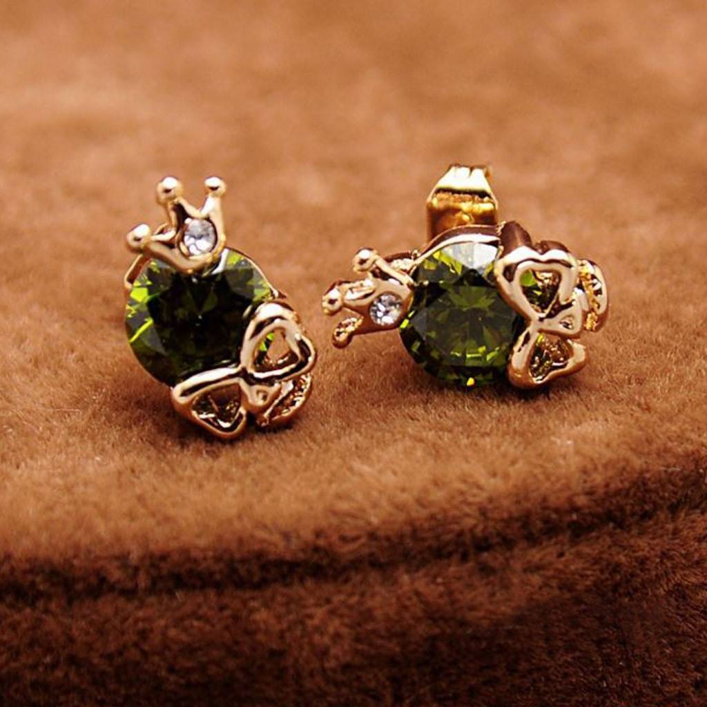 skull crown stud earrings